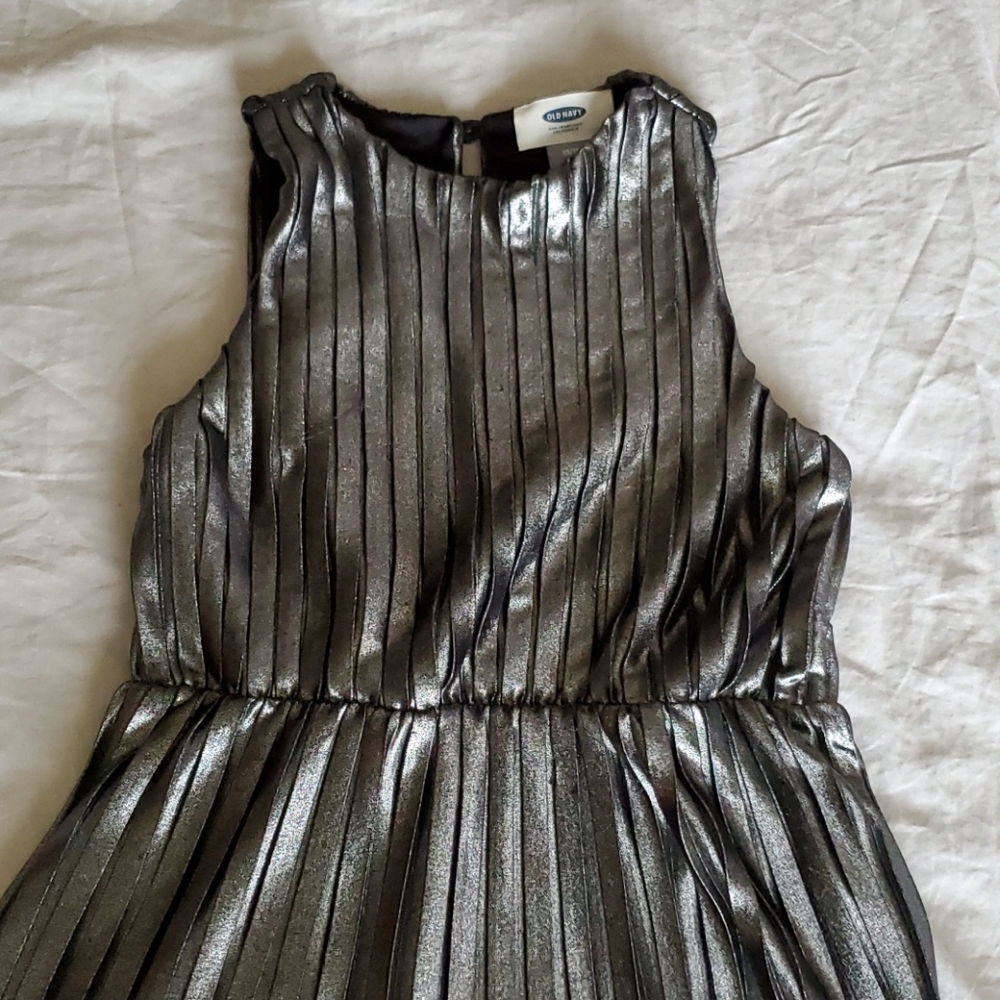 Girls silver pleated dress. 5
